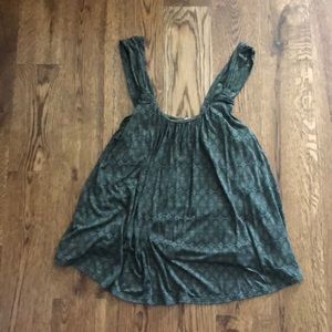 Green blouse with thick straps and teardrop design